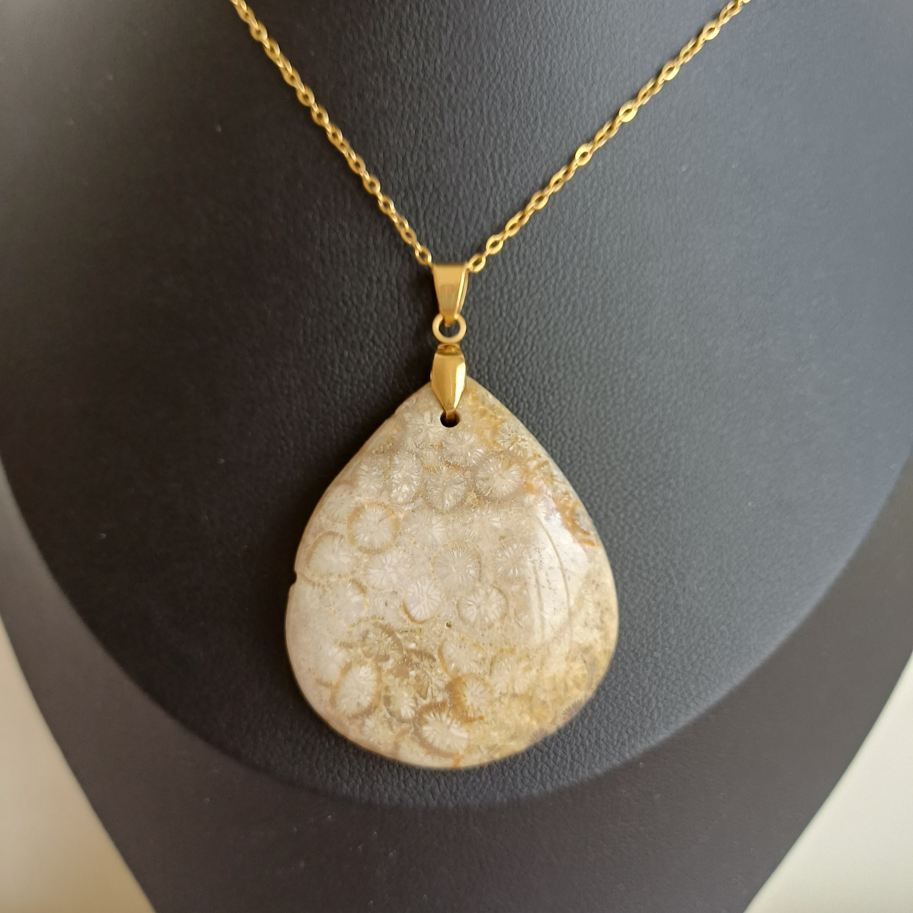 Pendentif Larme En Corail Fossile Violet Et Beige - 4.5 Cm - N°2400